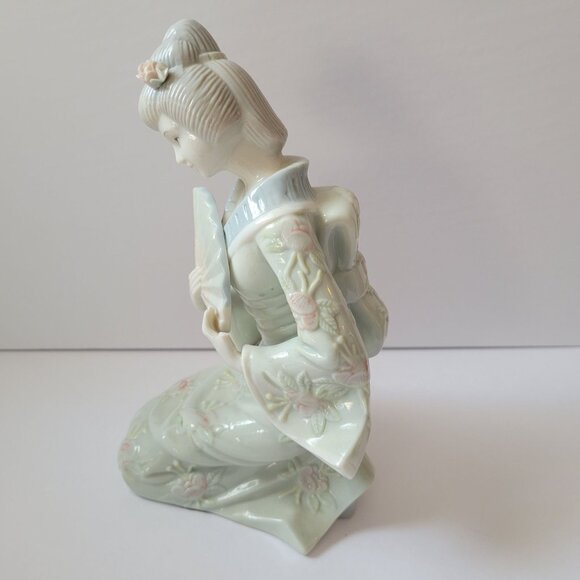Porcelain KPM Japanese Geisha Figurine With Fan Kneeling 10" Floral Detail - Picture 8 of 9